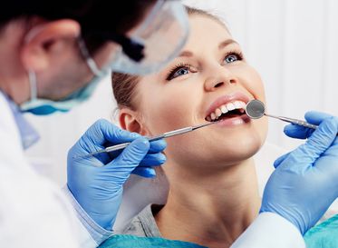 Dentures, Dentists